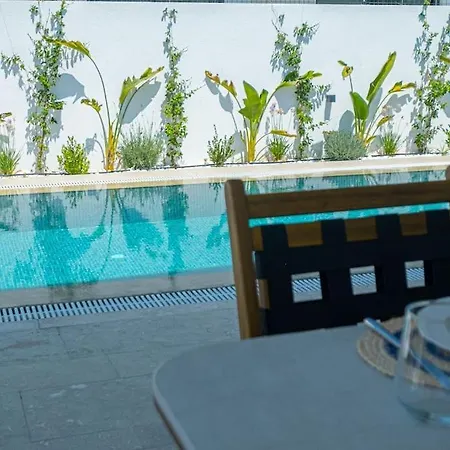 Romeo With Private Pool