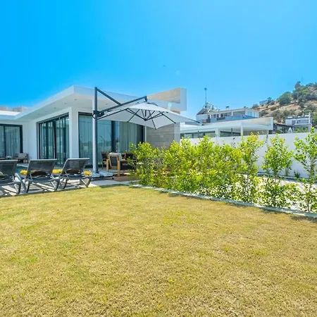 Romeo With Private Pool